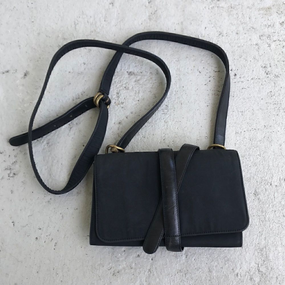 Johnny  Farah  crossbody wallet